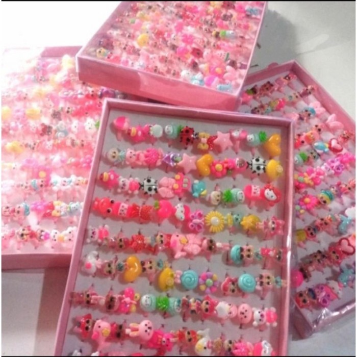 Isi 100 Pcs Cincin Boneka Anak Pakai Kotak/ Mainan Cincin Anak