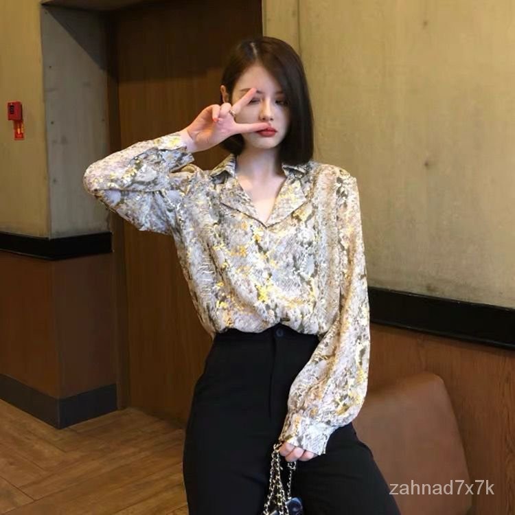 Kemeja Motif Sifon Ular Perunggu