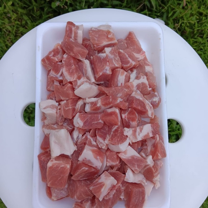 

Pork Collar/Moksal/Kapsim Kembang Impor Cube - 500 Gram