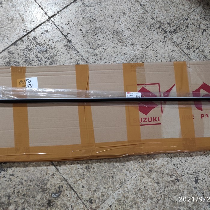 PELIPIT KACA DALAM KATANA