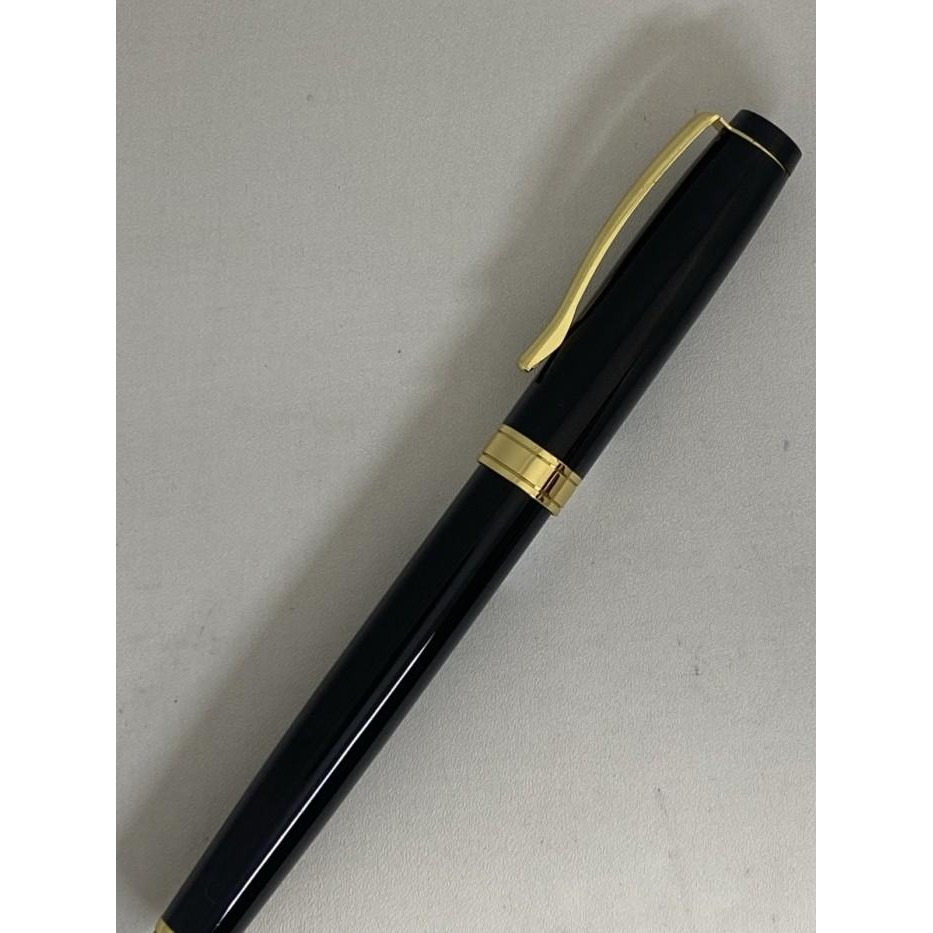 

Pulpen Elegant F4 Rollerball Black Gold Trim
