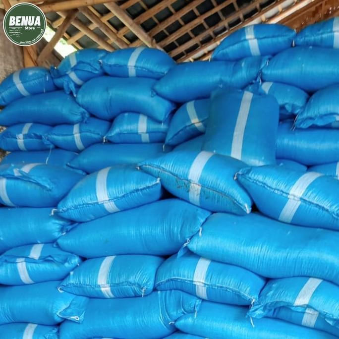 

Garam Kasar Garam Krosok Lokal Kualitas Premium Karungan 50 kg / Garam Ikan Karungan 50 kg