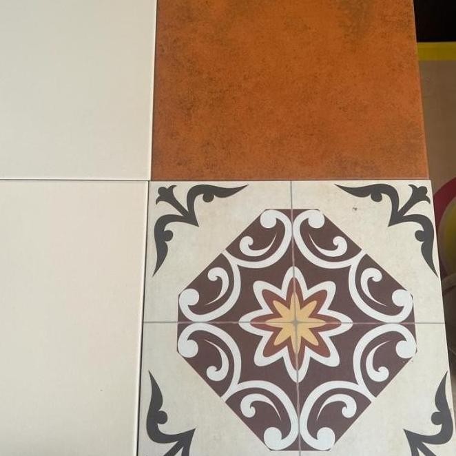 ROMAN GRANIT LANTAI VINTAGE DGAUDY OCTTAGONO GTA332723R/KERAMIK MARUN 1011T