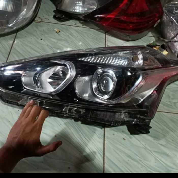Headlamp Lampu Depan Toyota Sienta Type V G 2016 2017 2018 Kiri