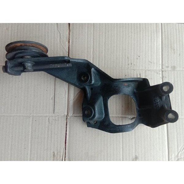 Breket dudukan kompresor ac Kijang kapsul 7k original