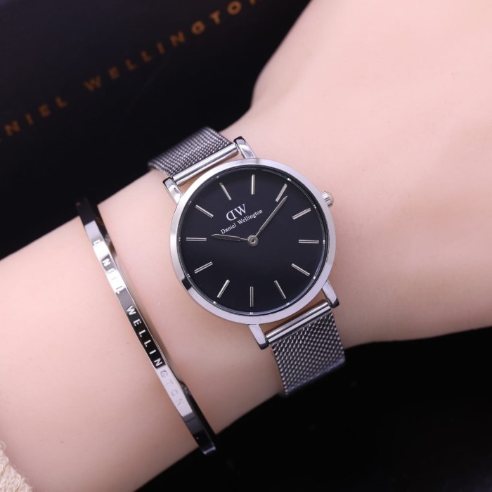 Jam Tangan Wanita Plus Gelang Kotak Jam