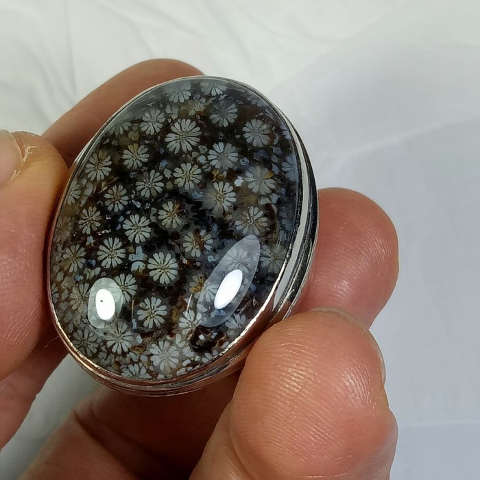 

Farizal - Batu Teratai Hitam Hq Bk Giok Burma Bulu Hanoman Macan Kecubung Teh