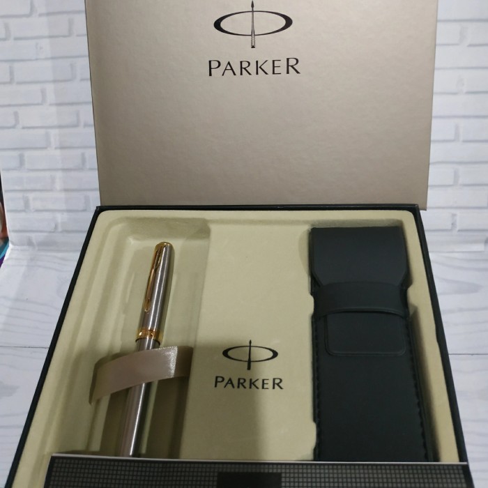 

Farizal - Pen Parker Sonnet Ss Gt Rb (Roller Ball Klip Emas) Free Grafir Nama