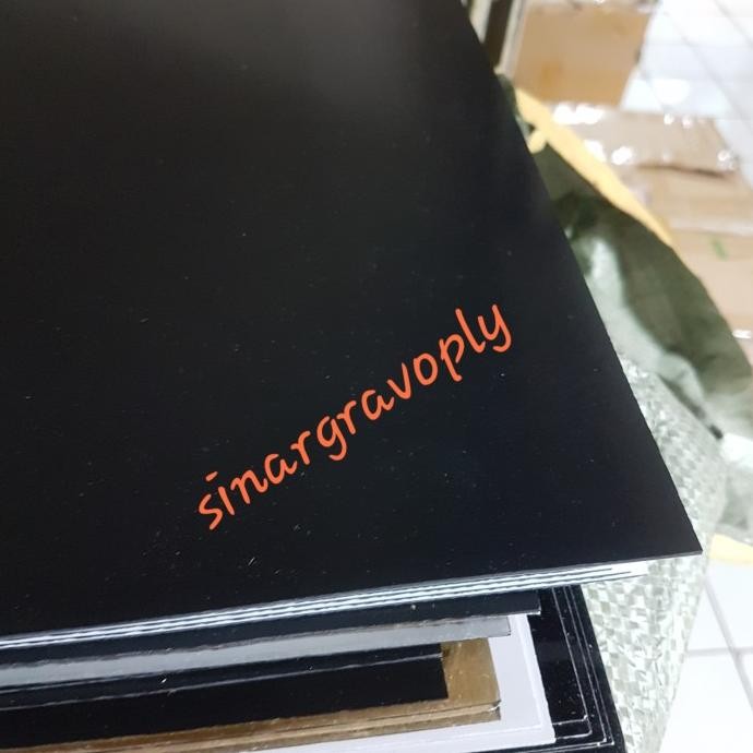 

gravoply hitam teks putih bahan gravir nametag 120x60cm tebal 1.5ml