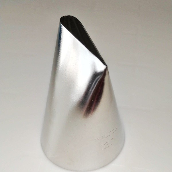 

Wilton Spuit Buttercream Tip 127 Motif Large Petal Stainless