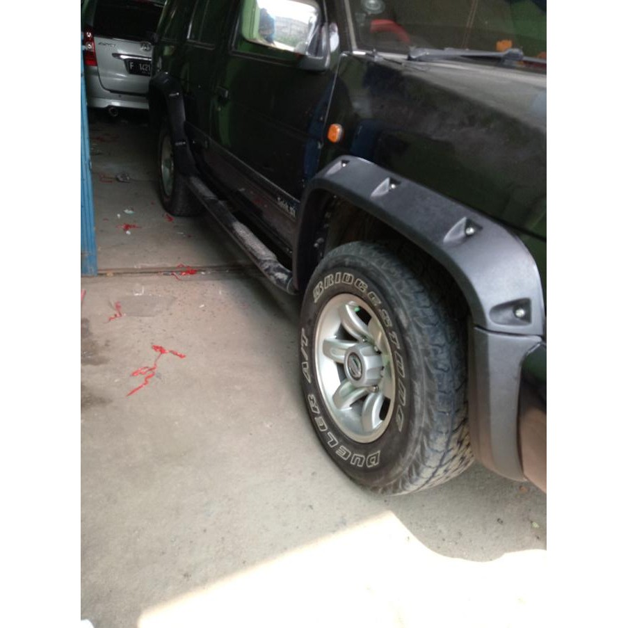 Over Fender Nissan Terrano