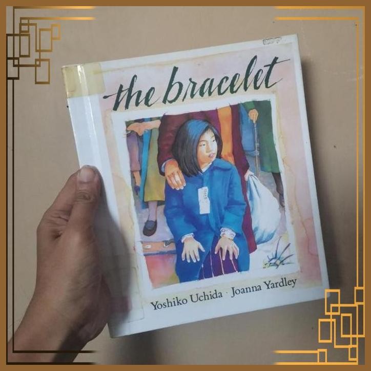 

[ADG] Buku Import The bracelet by Yoshiko uchida