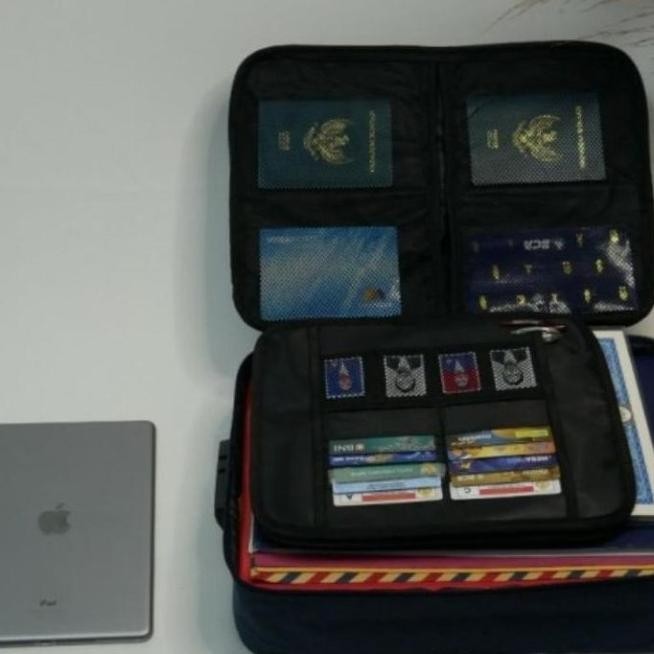 

DOCUMENT STORAGE BAG / TAS DOKUMEN BERGEMBOK BERPASWORD AMAN UKURAN F4