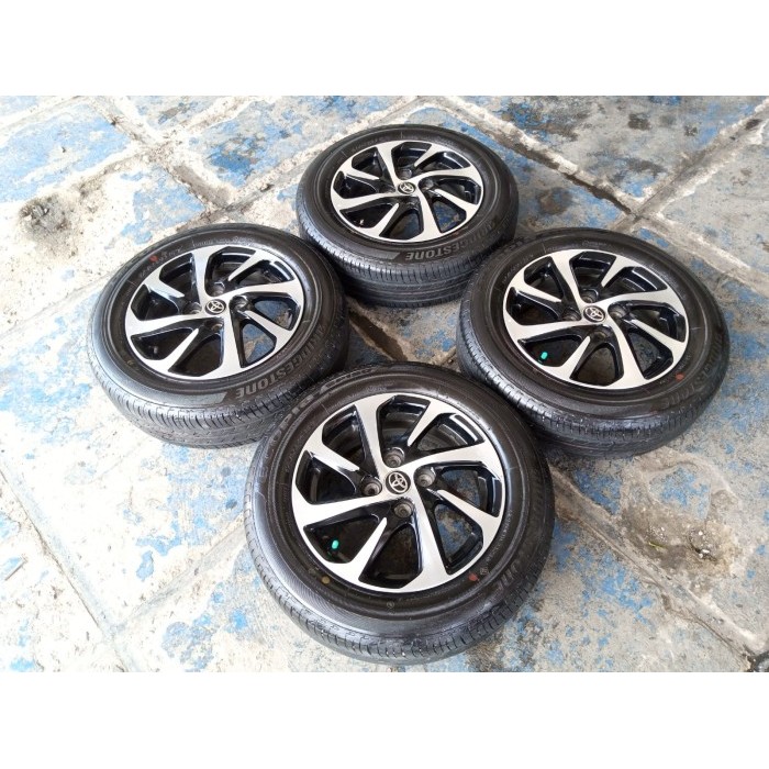Velg Mobil Second Ori Agya Trd Ring 14 Pcd 4x100 Dan Ban 175 65 R14