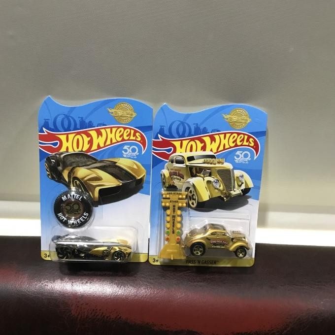 Hotwheels sky dome gold + pass N Gasser gold