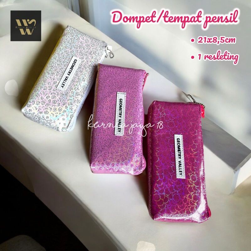 

Tepak Tempat Pensil Motif Karakter Glowing