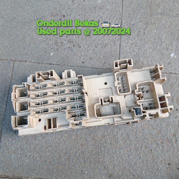 Fuse Box Dalam Toyota Corona Absolute St191 (Laik Pakai)