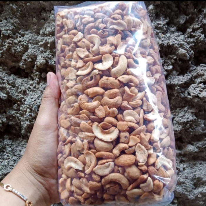 

CUCI GUDANG kacang Mede patahan matang