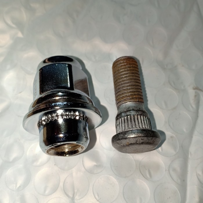 BAUT DAN MUR RODA TOYOTA YARIS VIOS