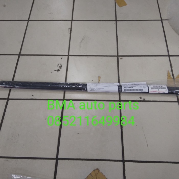 KARET KACA PELIPIT LUAR BELAKANG FORTUNER ORIGINAL