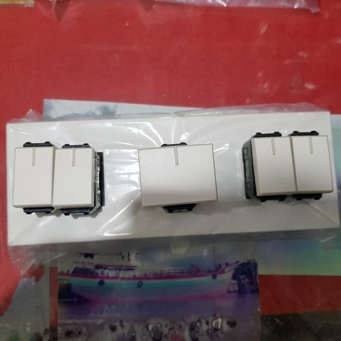 Produk Baru Saklar indikator LAMPU Panasonic 3Gang isi 5mata Saklar Style E Series