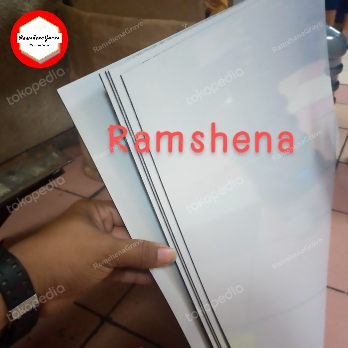 

gravoply/bahan nametag/putih/60x120cm tebal 1.5mm/putih