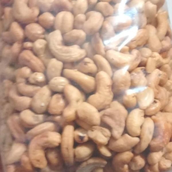 

Kacang Mede Utuh 500 Gram Matang Goreng