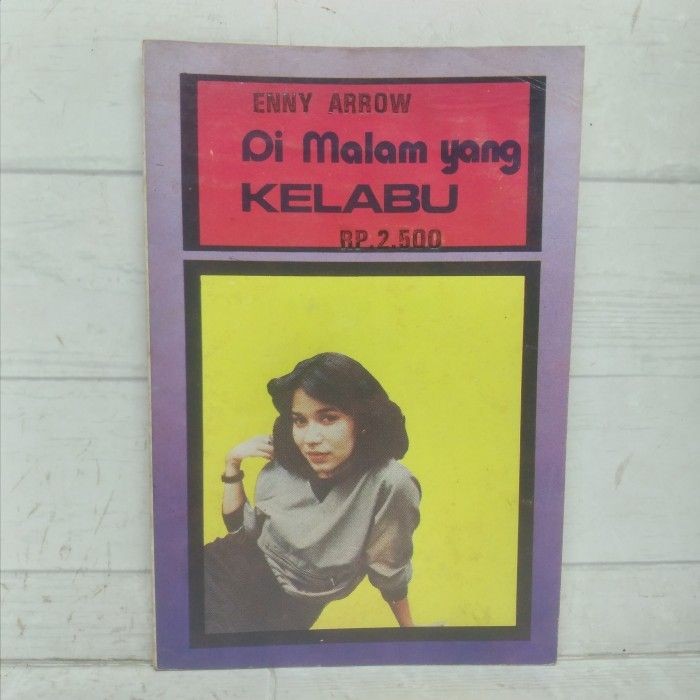 Enny Arrow Di Malam Yang Kelabu BUKU Langka