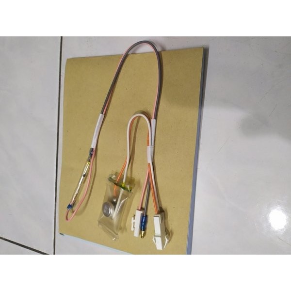 TOSHIBA DOUBLE REFRIGERATOR COLD FUSE DINGIN KULKAS SEKERING
