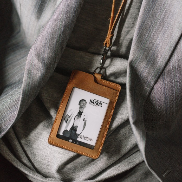 

Andra - Id Card Lanyard Kulit Magnet Holder Magnet Name Tag Kulit Reven Arca
