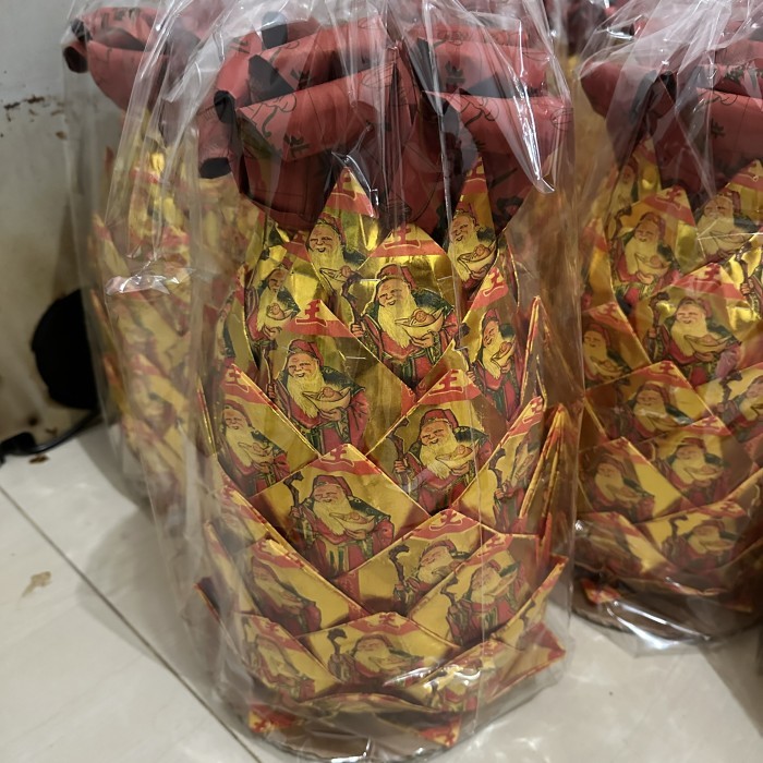 

Kertas Sembahyang Nanas Lipat Tecu Dewa Tanah