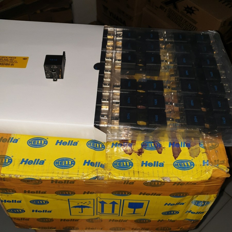 RELAY KAKI 4 HELLA + SOKET