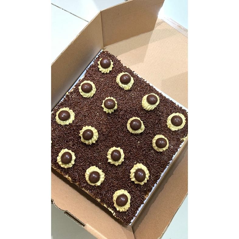 

Mocca Jadoel Cake - uk 20x20 ( 16 potong)