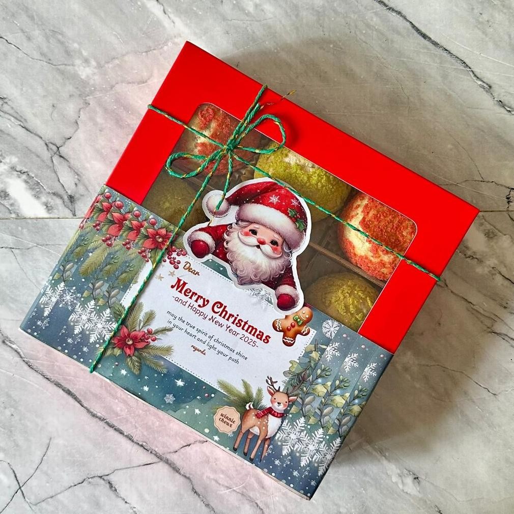 

(dikirim sesuai tgl yang dipilih) Christmas Hampers/ Hampers Natal 2024 box of 9 Choux au Craquelin // soes // creampuff (isi 9 pcs)