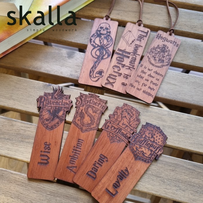 

bookmark pembatas buku kayu harry potter souvenir sovenir alat tulis TERJAMIN Kode 891