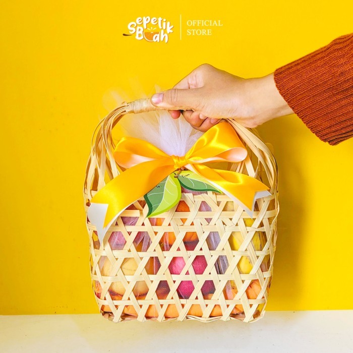 

Sepetikbuah - Simply Fruit Hampers Parsel Buah Segar Tas Bambu