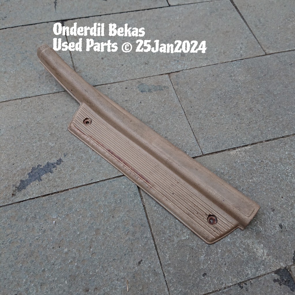 sill plate kanan belakang RR honda accord  executive 1985