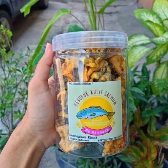 

Cemilan Keripik Kulit Ikan Salmon Salted Egg 125gr Makanan Seafood Toples Food