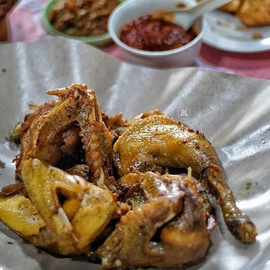 

Ayam goreng mbah cemplung legend jogja