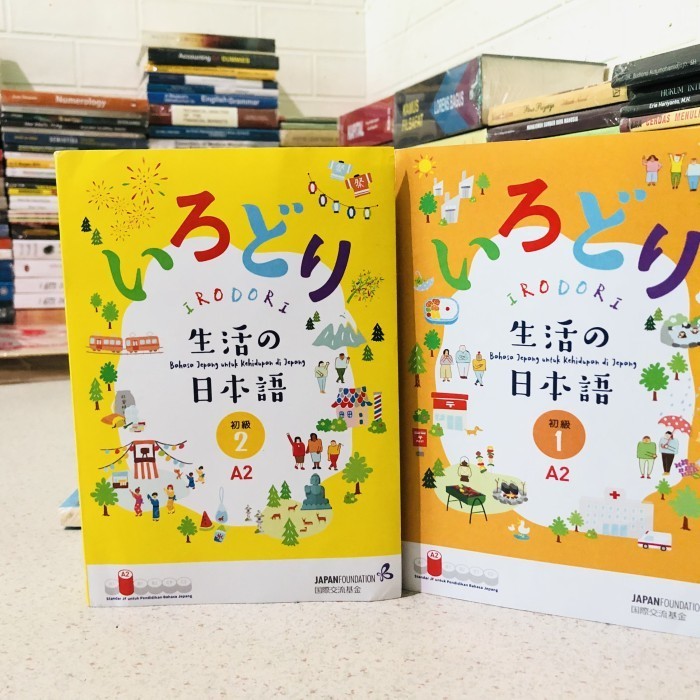 

BUKU IRODORI (bahasa jepang untuk kehidupan di jepang) A2 Jilid 1 dan 2