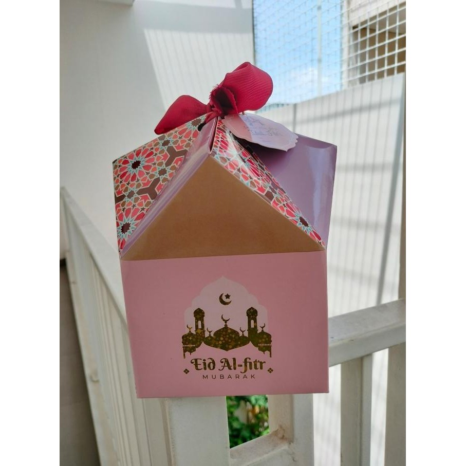 

10 pcs Box Lebaran Box Idul Fitri Kerucut pink metalic (muat 2 toples biggy 500 gr) Free Gift Tag 13,5 x13,5x11 cm , Tinggi total 20cm