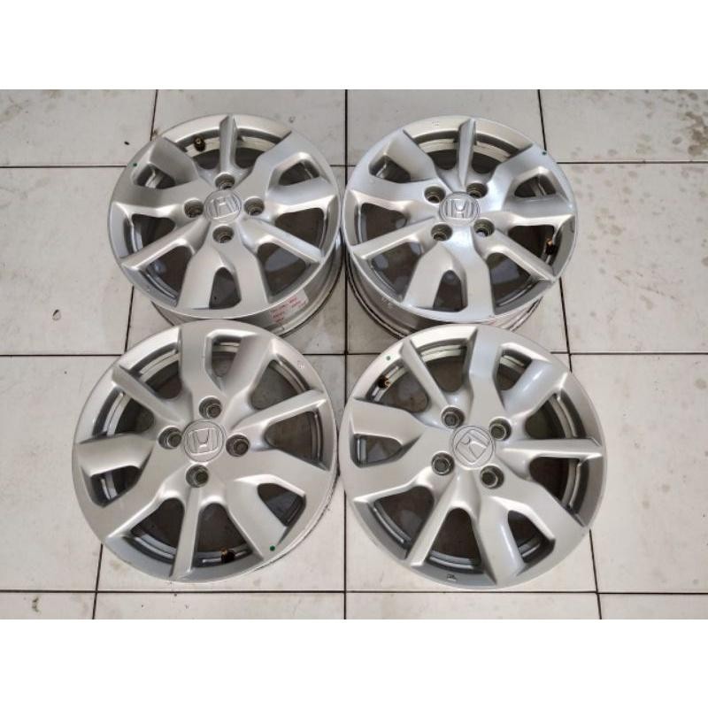 Velg Mobil Bekas Ring 14 Lubang Baut 4X100 Copotan New Brio Satya Warna Silver Kondisi 80%