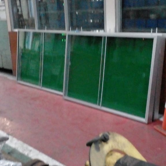

Papan Mading Kaca Soft Board Gantung