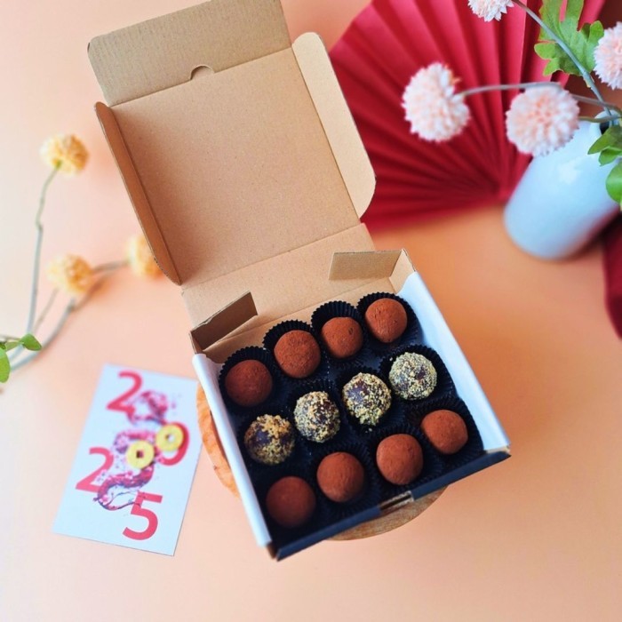 

Cny Hampers Imlek / Parsel Sincia / Lunar Parcel / Coklat - Rum Balls