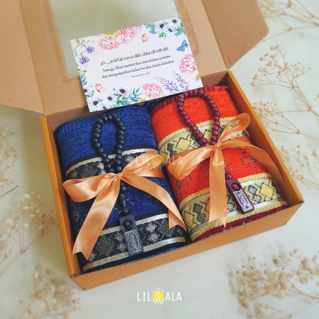 

Sajadah Turki Couple Free Tasbih Packing Box Hadiah Wedding Kado Guru Hampers Pernikahan