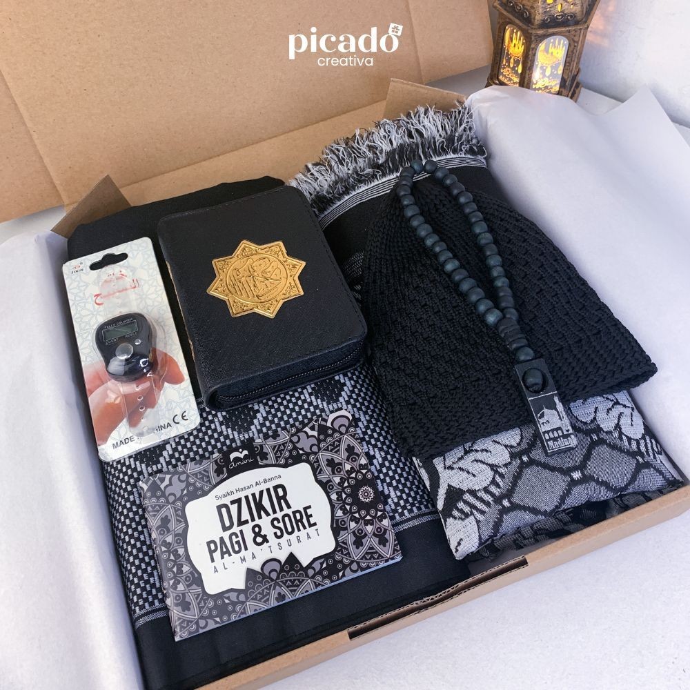 

Hampers Taqwa - Paket Alat Sholat Cowok Giftbox Kado Hadiah Sarung Sajadah Hitam Ultah Wisuda