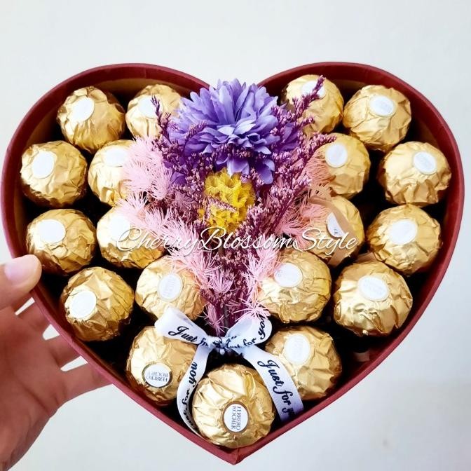 

Valentine/Birthday/Anniv Gift Box - Coklat Love Ferrero Mini Bouquet