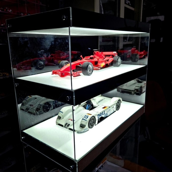 display acrylic showroom skala 18