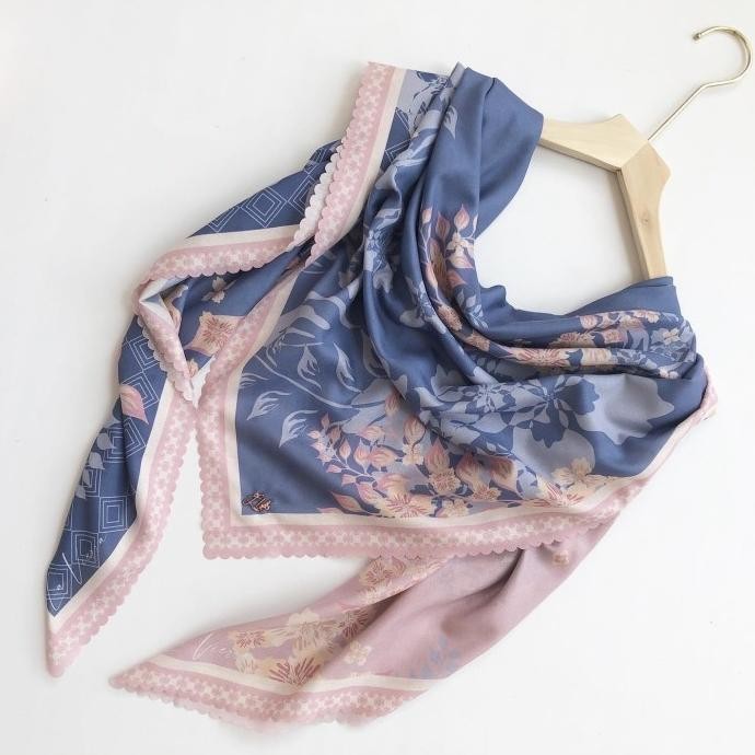 La Vierra Signature Scarf Jilbab Segiempat Motif