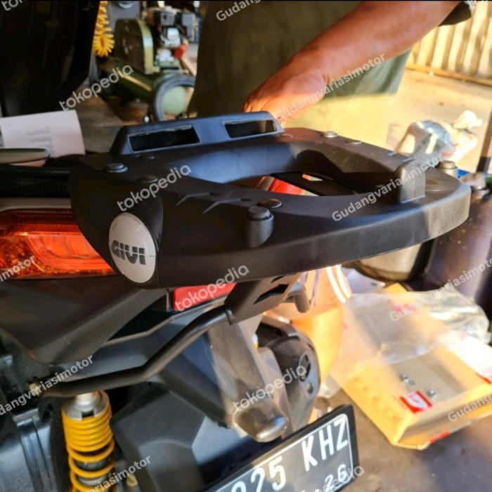 breket box xmax original givi